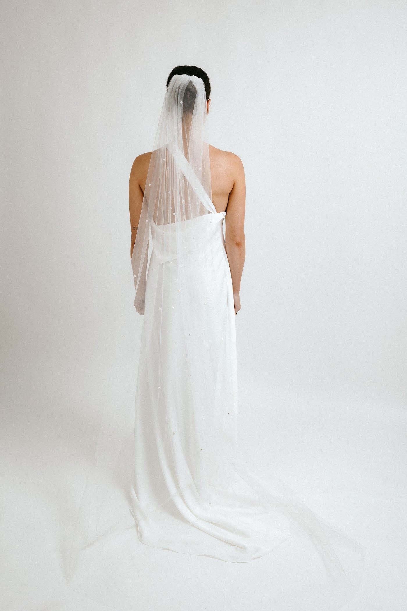 Scattered Pearl Veil